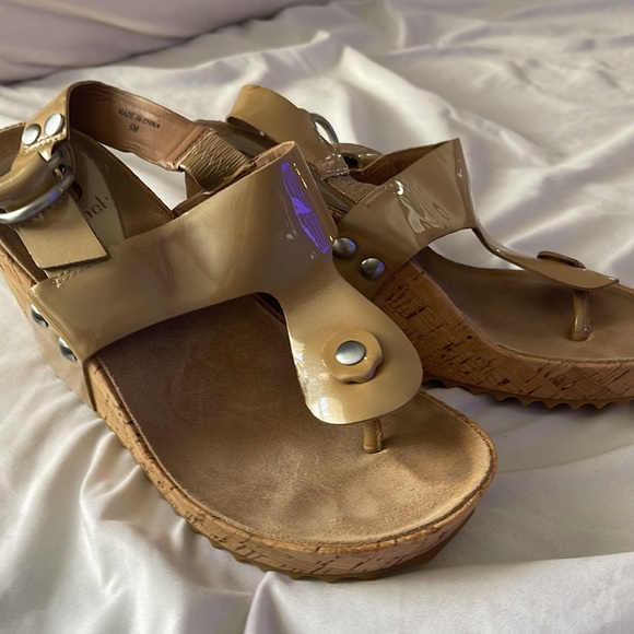 Woman’s Paton wedges - Picture 5 of 6